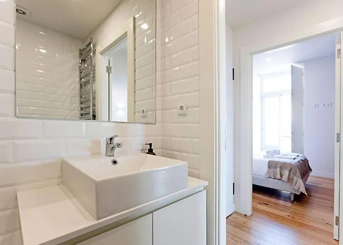 Stunning Duplex Near River By Lovelystay *