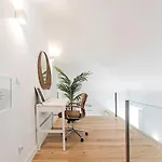 아파트 Stunning Duplex Near River By Lovelystay *