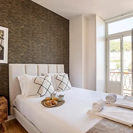 Stunning Duplex Near River By Lovelystay Apartment