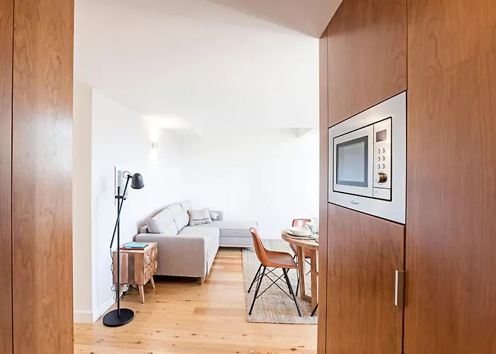 Stunning Duplex Near River By Lovelystay