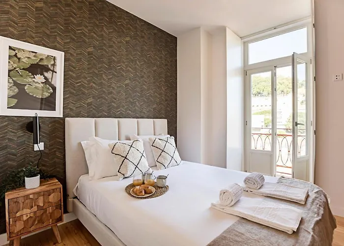 Stunning Duplex Near River By Lovelystay Lejlighed