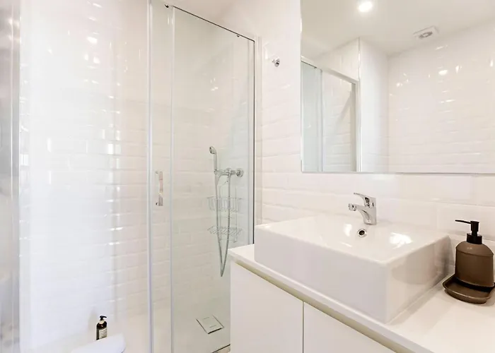 Stunning Duplex Near River By Lovelystay *