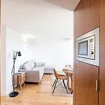 Stunning Duplex Near River By Lovelystay