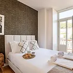 Stunning Duplex Near River By Lovelystay Lejlighed