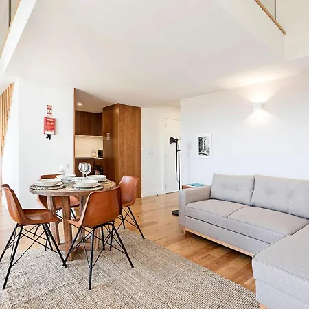 דירה Stunning Duplex Near River By Lovelystay